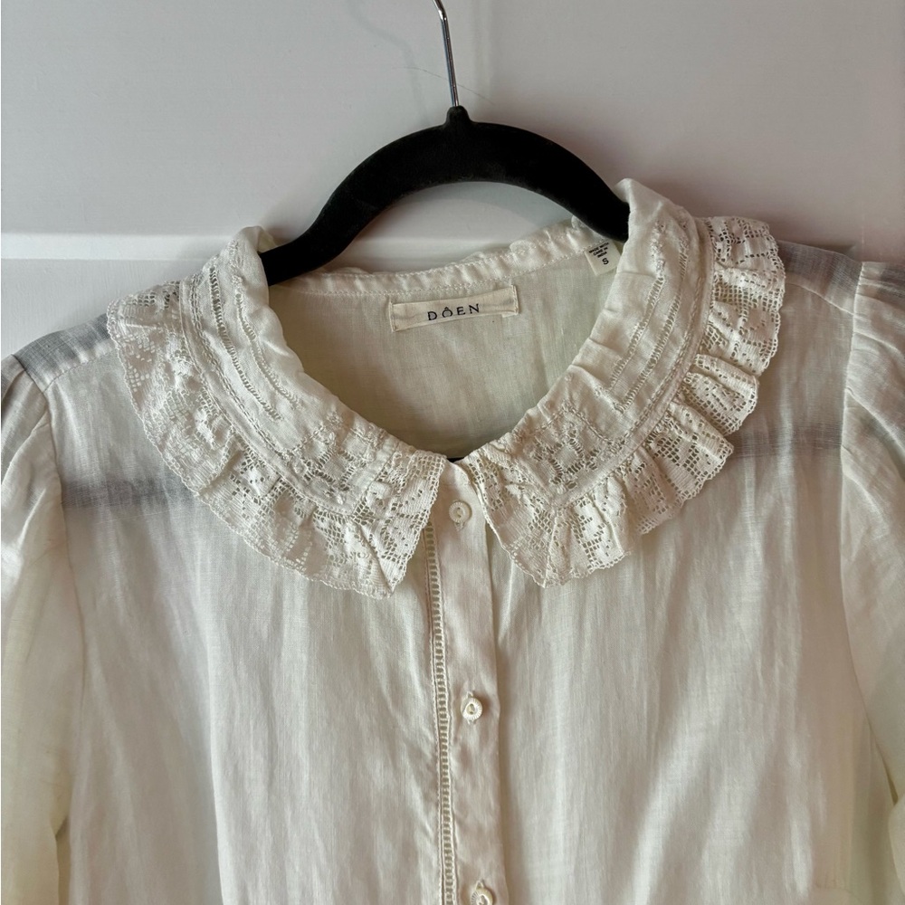 Doen White Lace Collar Blouse